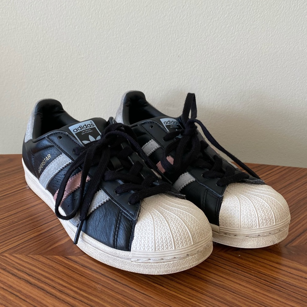 Adidas superstar shoes (black)